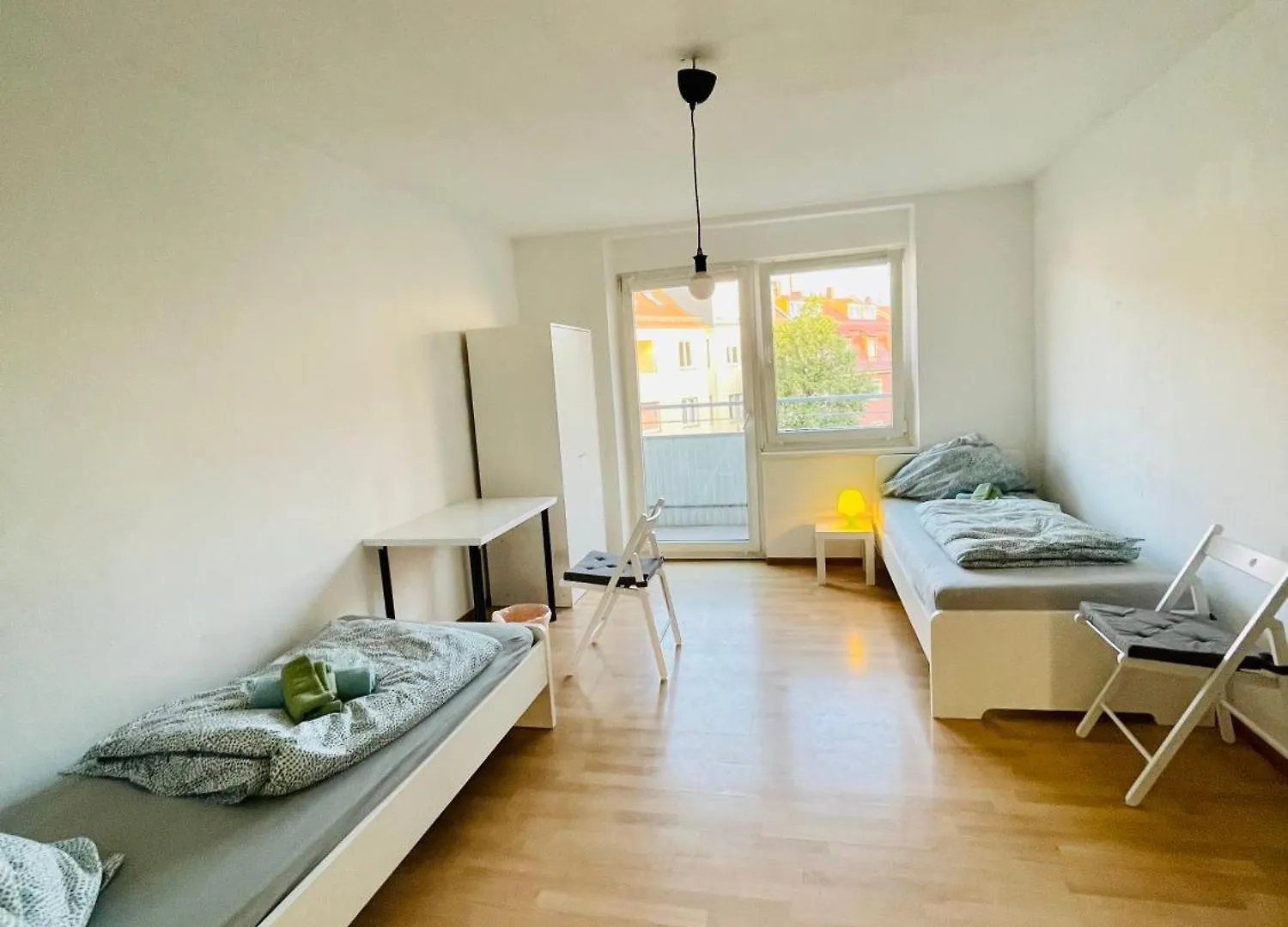 Ferienwohnung Fuer 4 Personen, U-Bahn, Autobahn Naehe, Balkon Nuremberg Apartment